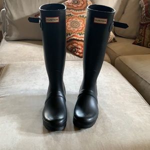 Black hunter boots